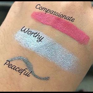 Bundle. Eye Shadow, Lip Powder, Eyeliner.